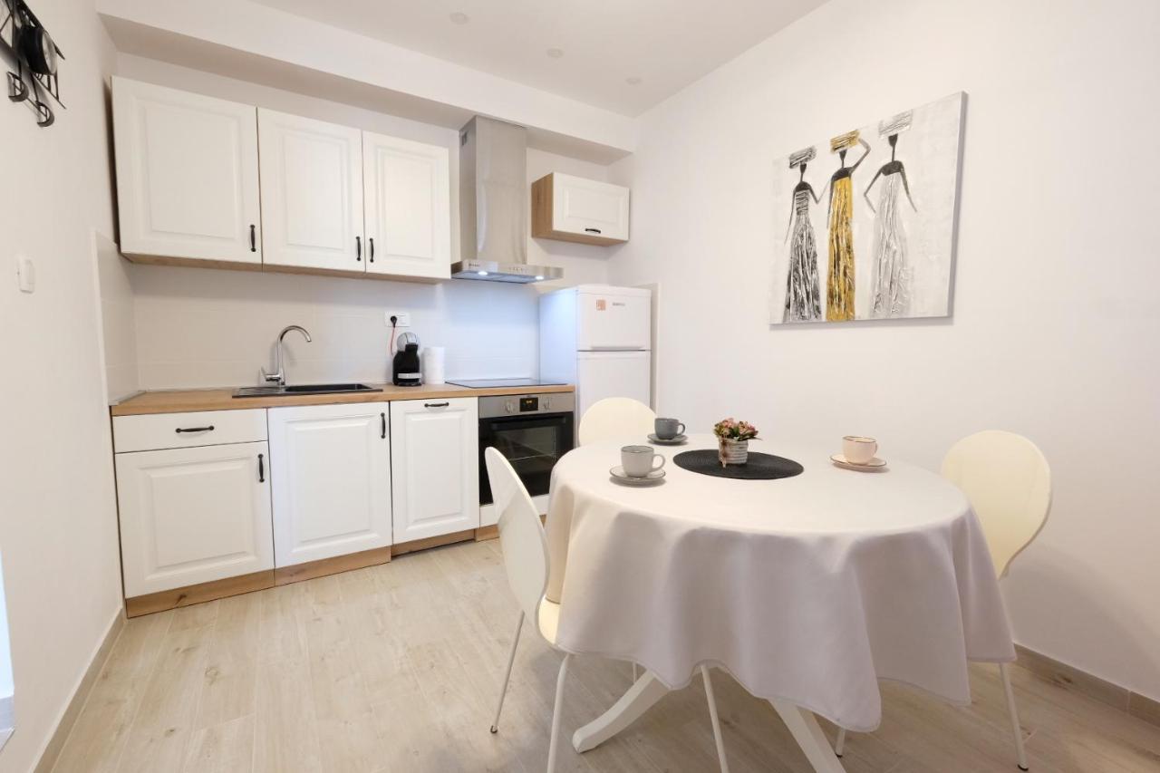 Apartment Smile Solin Exteriör bild